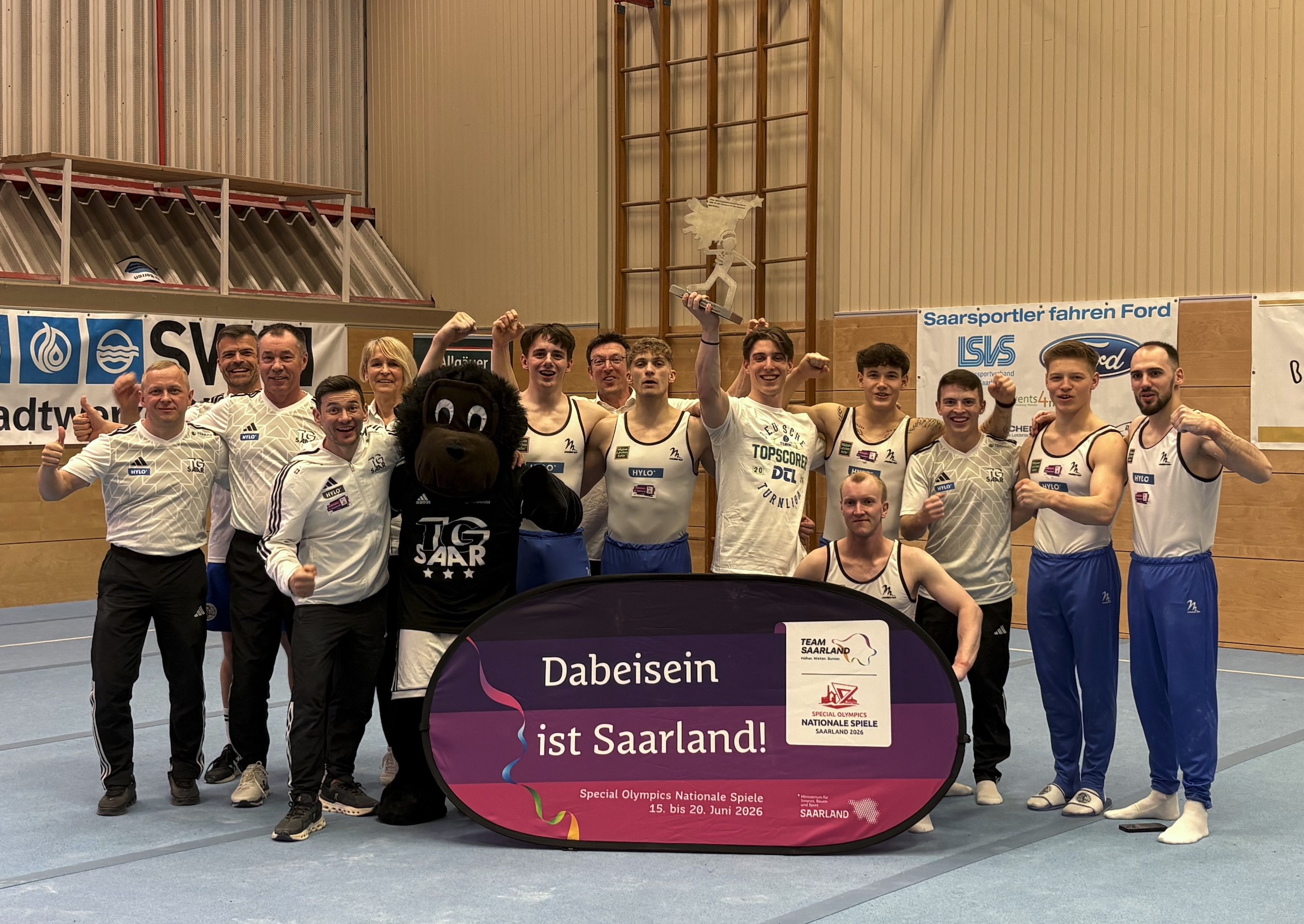 TG Saar mit Tannenbaumweitwurf Pokal